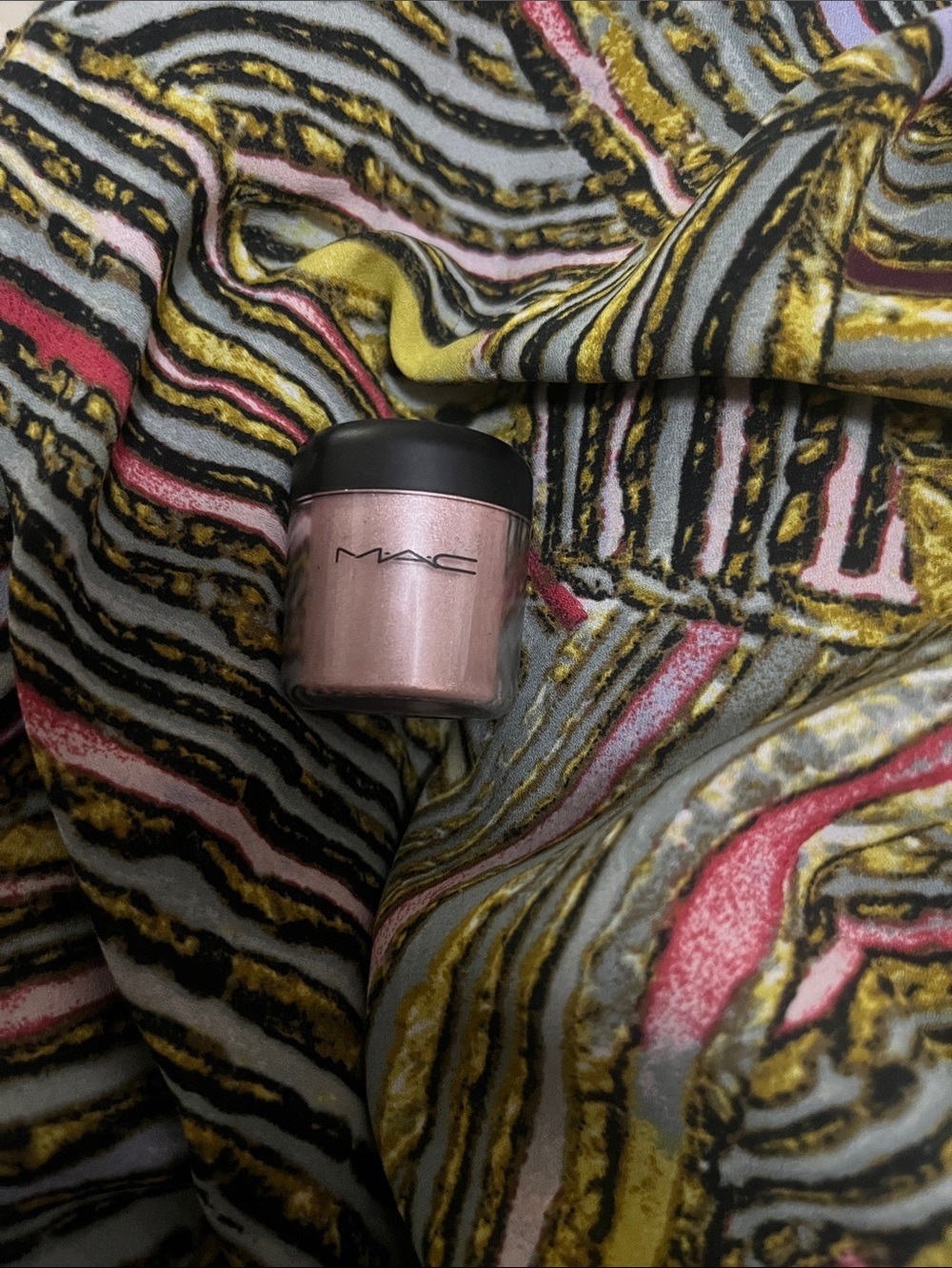 MAC Cosmetics Loose Eyeshadow Pigment in Shimmery Pink “Shimmer Time”